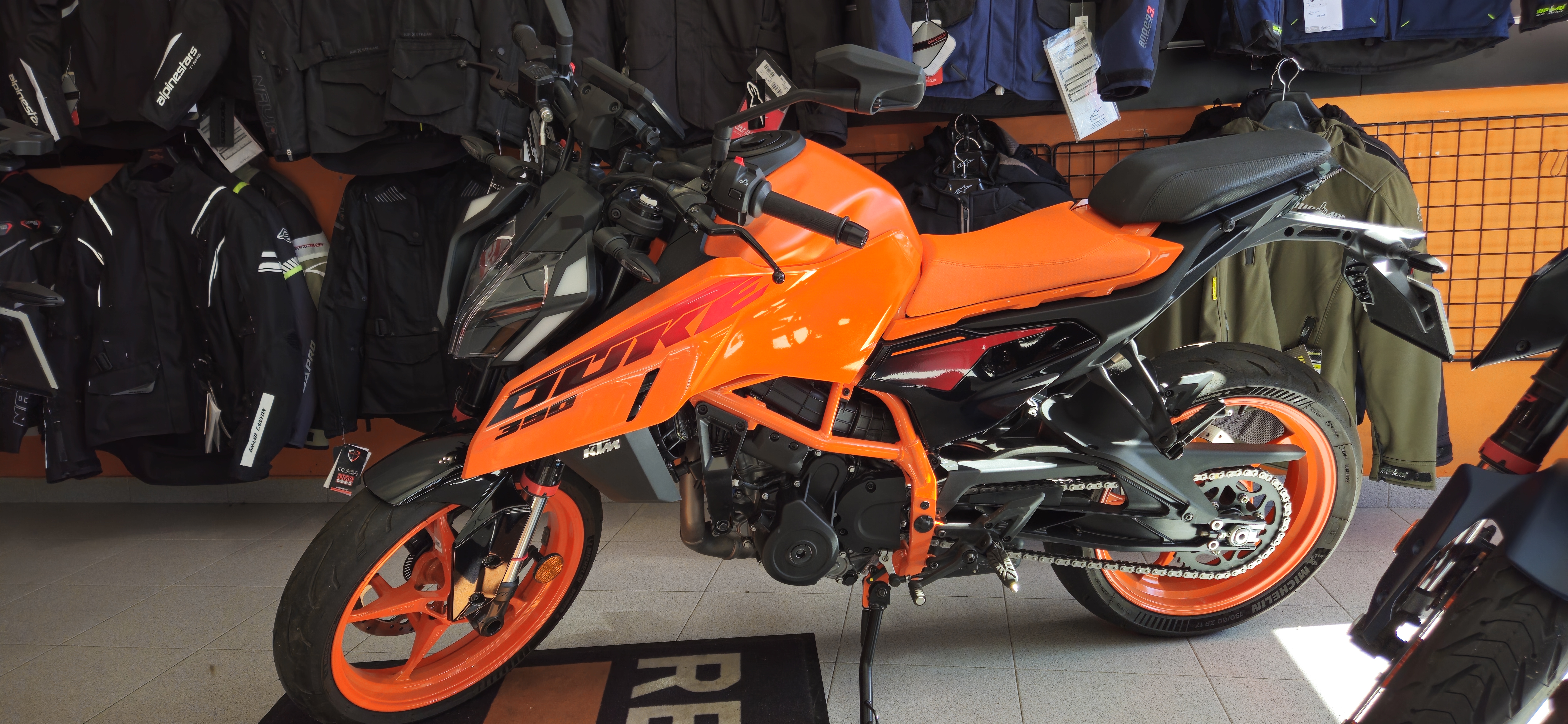 2024 KTM Duke 390 com so 429 km
